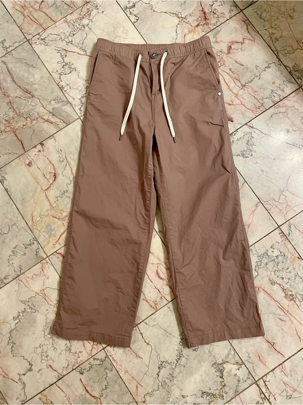 Vuori women’s straight/wide leg crop pants— Dusty Mauve